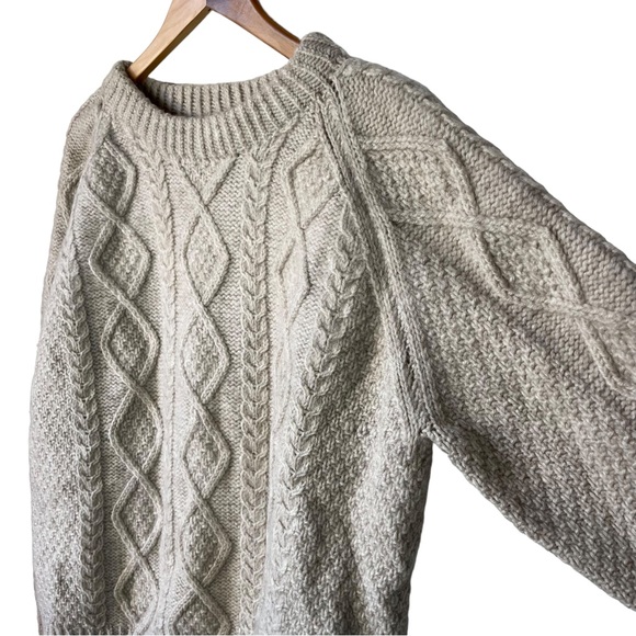 ❤️ SOLD ❤️ Vintage Aran Irish Sweater Fisherman Bainin Cable Hand Knit - Picture 3 of 12